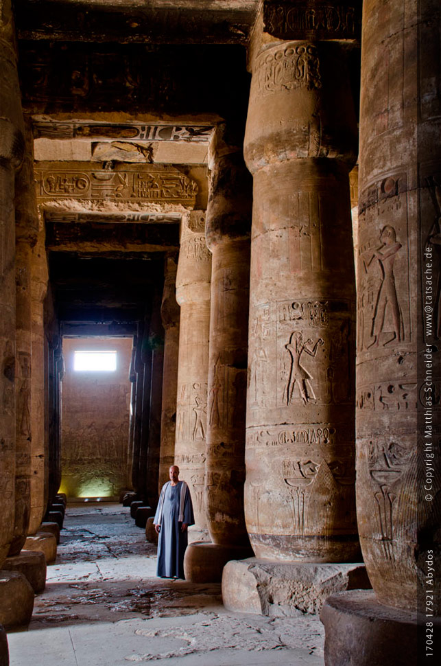 Fotografie (c) Matthias_Schneider 170428_17921_Abydos-Tempel_Saeulenhalle_Araber Fotografie (c) Matthias_Schneider 170428_17921_Abydos-Tempel_Saeulenhalle_Araber