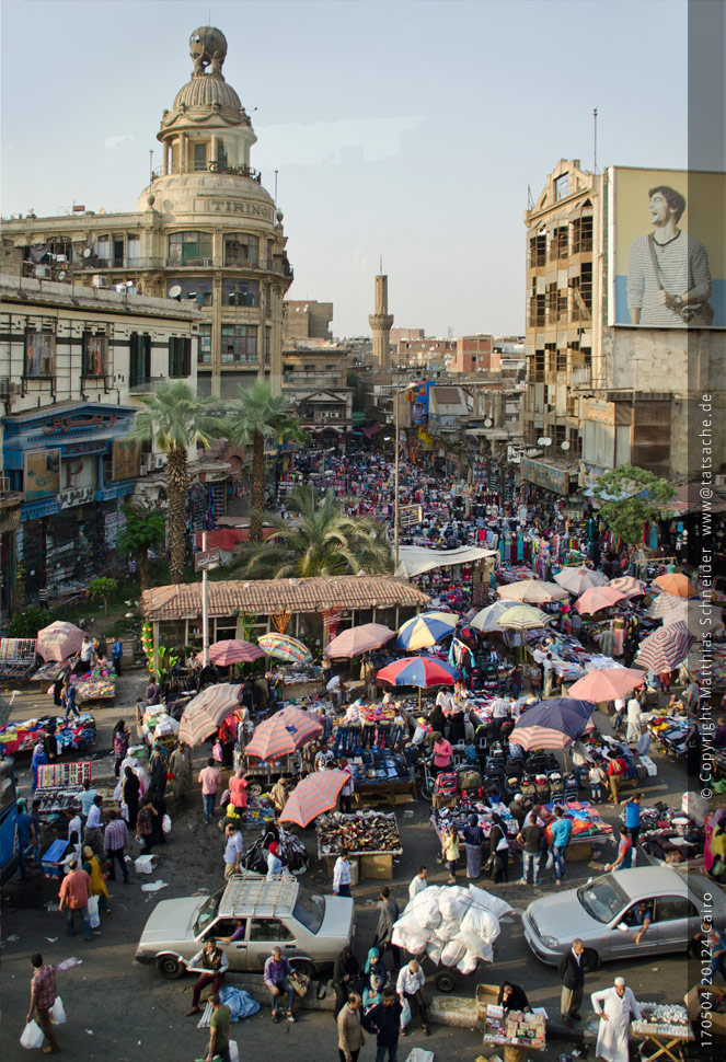 Fotografie (c) Matthias_Schneider Ägypten –  170504_20124 Cairo - Der freie Markt von Kairo mit zahllosen Ständen mit billigen Angeboten erstreckt sich über mehrere Straßenzüge und Plätze.