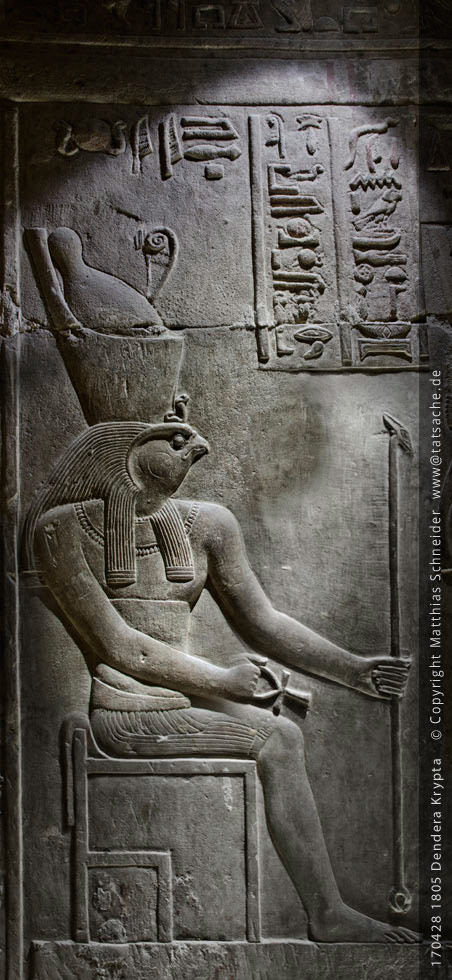 Fotografie (c) Matthias_Schneider Ägypten 170428_18059_Dendera_Krypta_Horus Fotografie (c) Matthias_Schneider Ägypten 170428_18059_Hathor-Tempel_Dendera