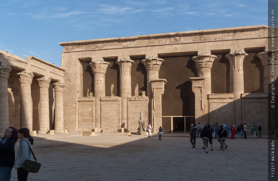 Fotografie (c) M. Conzelmann 111217_8674_Edfu_Eingang_Halle