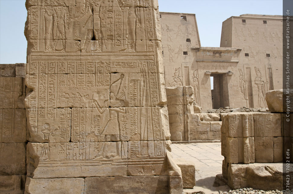 Fotografie (c) Matthias_Schneider Ägypten 170423 17022 Edfu - Außentempel – Detail