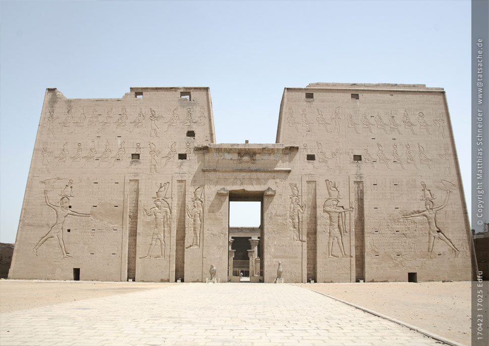 Fotografie (c) Matthias_Schneider 170423 17025 Edfu Pylon