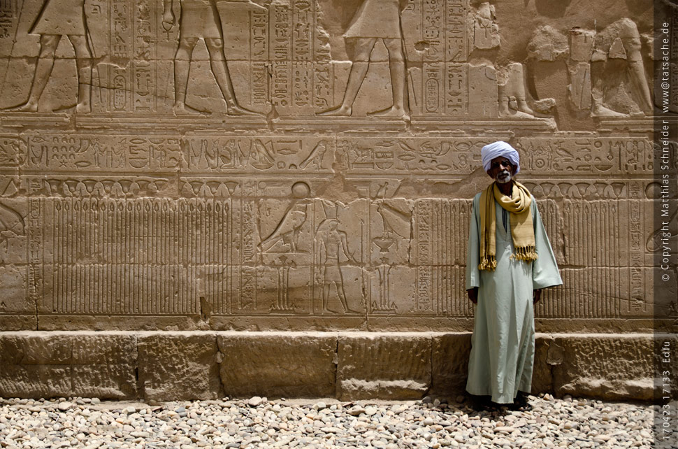 Fotografie (c) Matthias_Schneider 170423 17133_Edfu_Wand_Araber