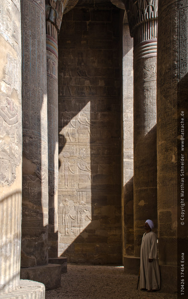 Fotografie (c) Matthias_Schneider Ägypten 17454_Esna_Halle_Araber