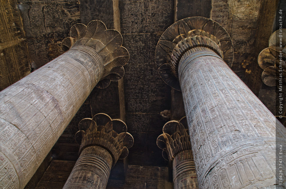 Fotografie (c) Matthias_Schneider Ägypten 170426_17471_Esna_Saeulen_Decke_Farbe Fotografie (c) Matthias_Schneider Ägypten 170426_17471_Esna_Saeulen_Decke_Farbe