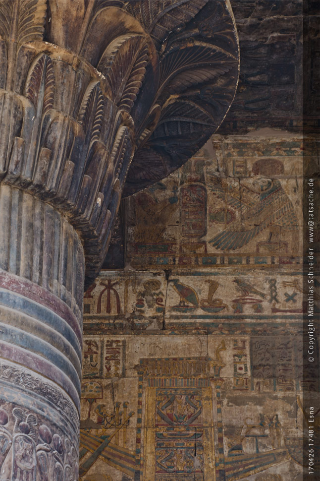 Fotografie (c) Matthias_Schneider Ägypten 170426_17481_Esna_Saeulen_Decke_Farbe