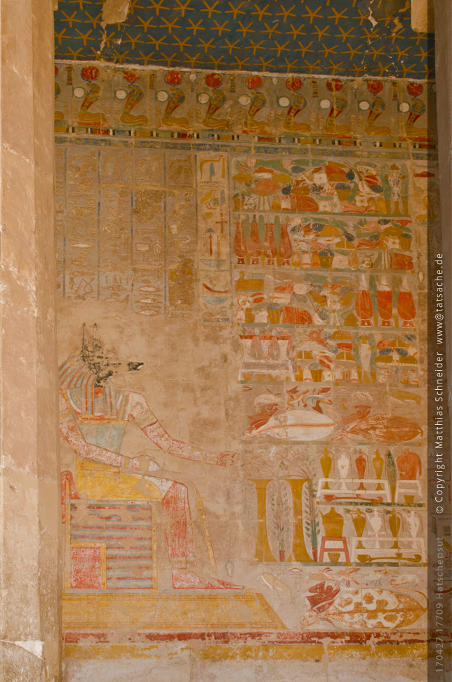 Fotografie (c) Matthias_Schneider Ägypten 170427_17709_Hatschepsut_Opfergaben_Farbe