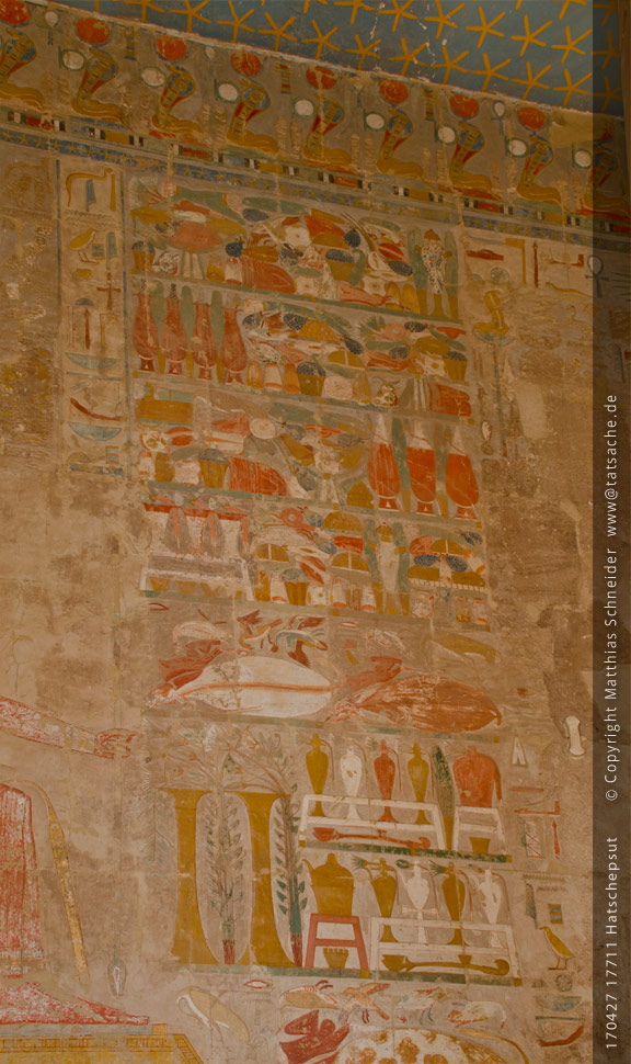 Fotografie (c) Matthias_Schneider Ägypten 170427_17711_Hatschepsut_Opfergaben_Farbe