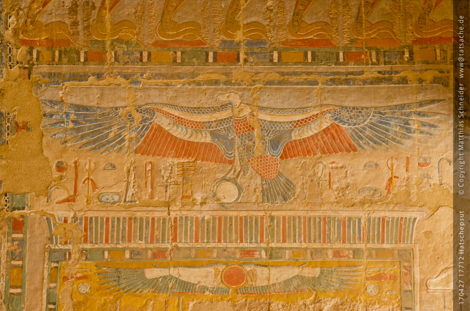 Fotografie (c) Matthias_Schneider Ägypten 170427_17712_Hatschepsut_Geierschwingen_Farbe