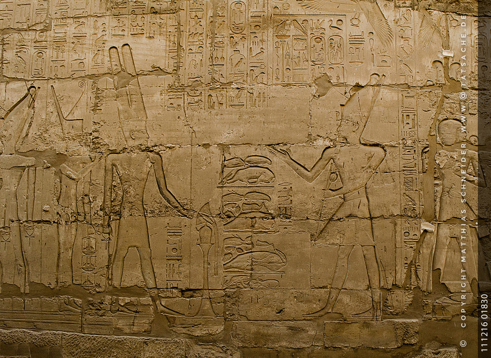 Fotografie Matthias Schneider 111216-01830 Karnak Relief Opfergaben