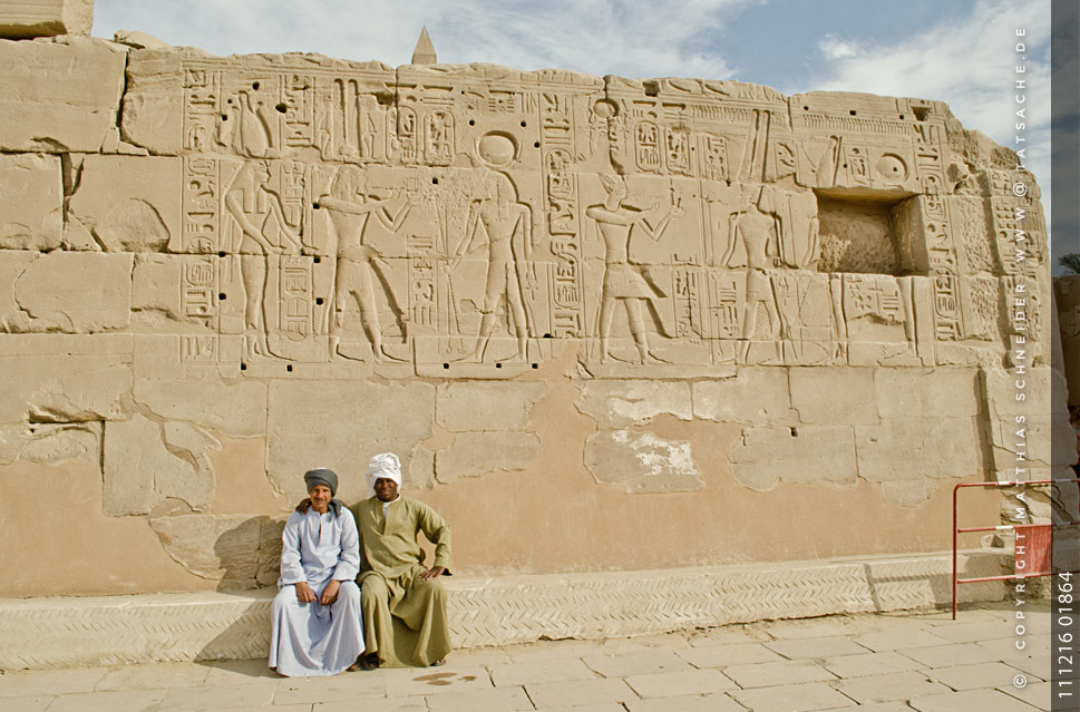 Fotografie Matthias Schneider 111216-01864 Zwei Aegypter in Karnak