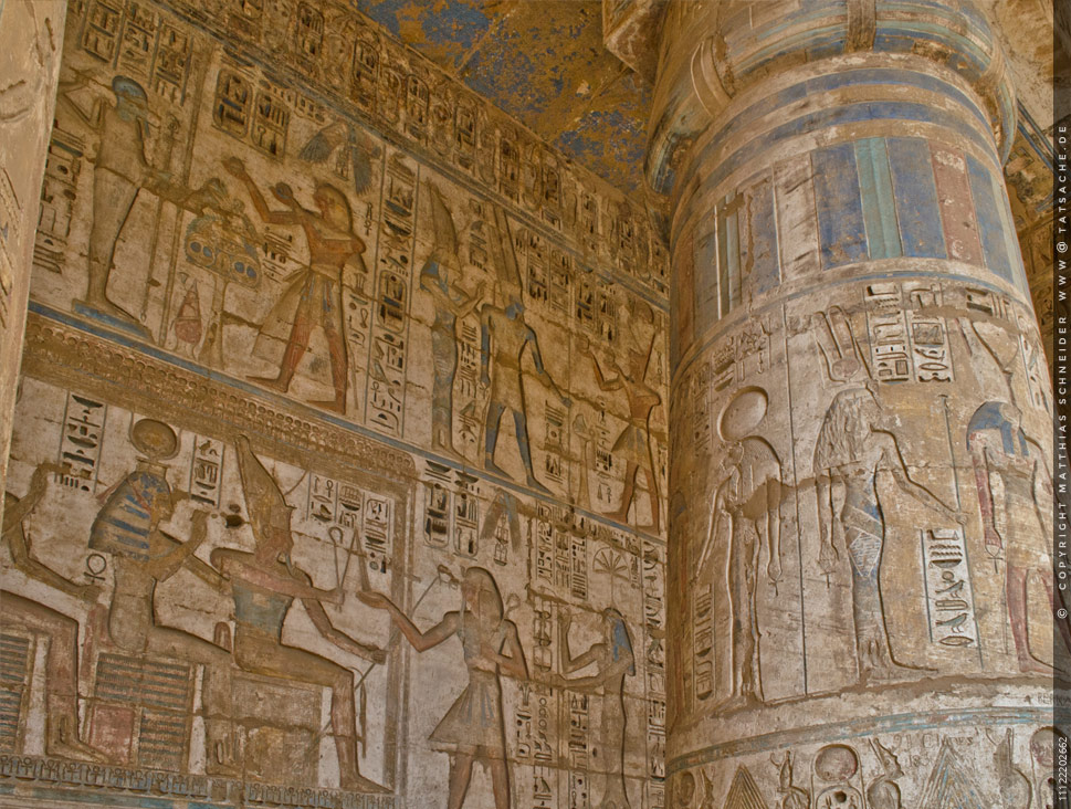 Fotografie Matthias Schneider 111222-02709 Medinet Habu - Reliefs mit Farbresten