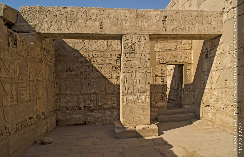 Fotografie Matthias Schneider 111222-02727 Medinet Habu - Mantelpaviane