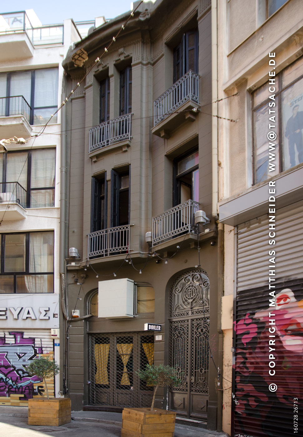 Fotografie Matthias Schneider 160728-26713 Alte schmucke Fassade in Athen