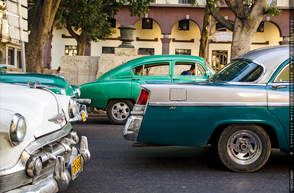 Fotografie Matthias Schneider 130128-06525 Verkehr auf dem Prado in Havanna