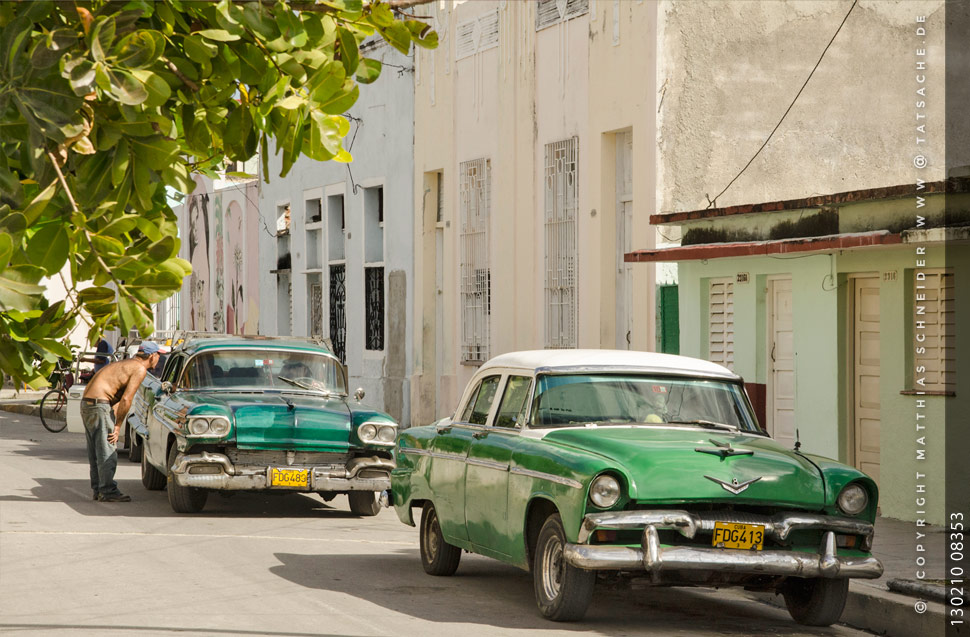 Fotografie Matthias Schneider 130212-10397 1955 Plymouth und Buick Riviera in Cienfuegos