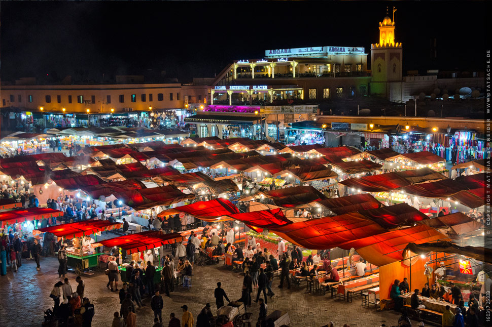 Fotografie Matthias Schneider 160317 Essstaende auf dem abendlichen Djemaa-el-Fna