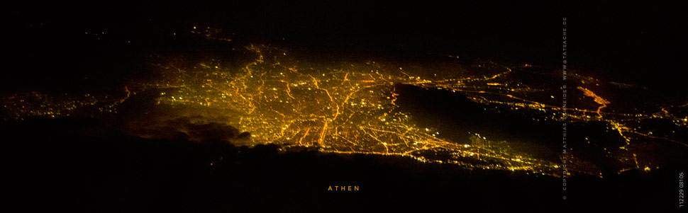 Fotografie Matthias Schneider 111229-03105 Athen bei Nacht - aus etwa 10.000 m Höhe