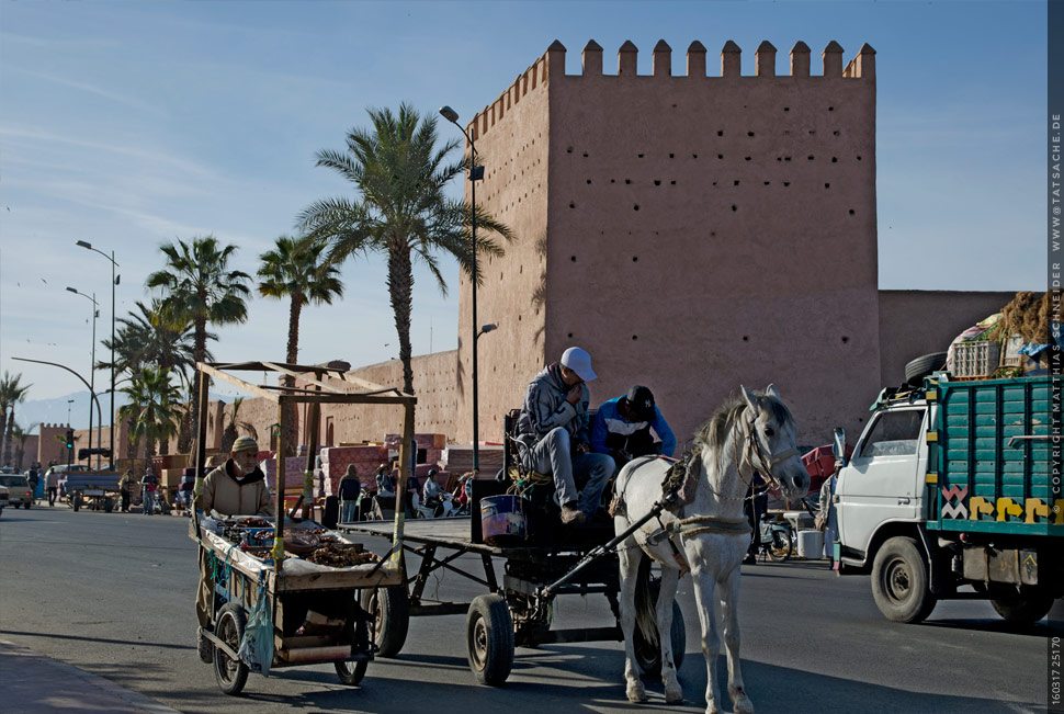 Fotografie Matthias Schneider 160317 25170 Marrakesch Stadtmauer mit Turm
